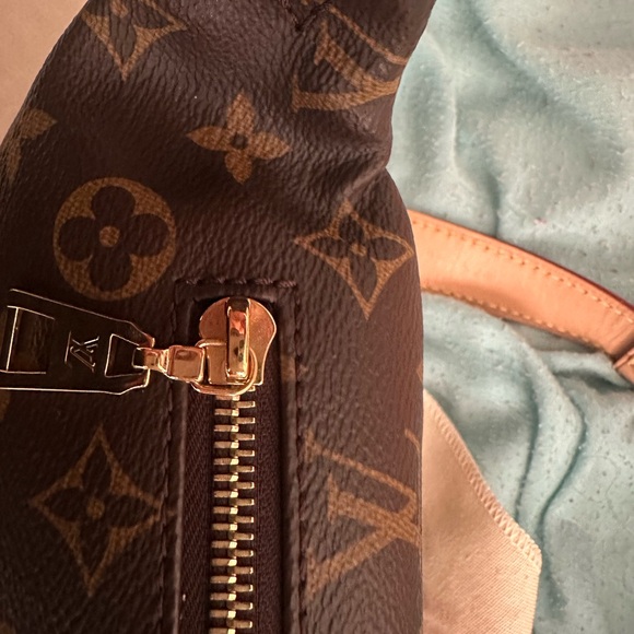 Louis Vuitton Monogram Bumbag, rare condition with light vachetta leather! - Picture 13 of 14